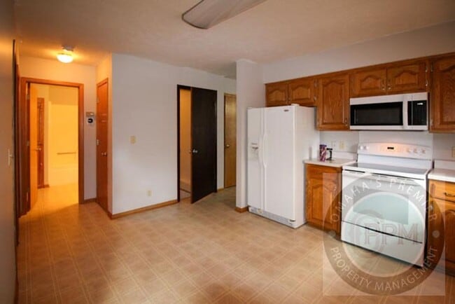 Building Photo - Comfortable 2 Bedroom/ 2 Bathroom/ 2 Car D...