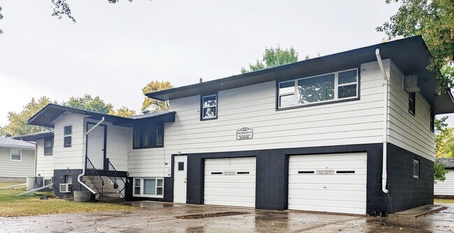 Building Photo - Park Apartments - 530