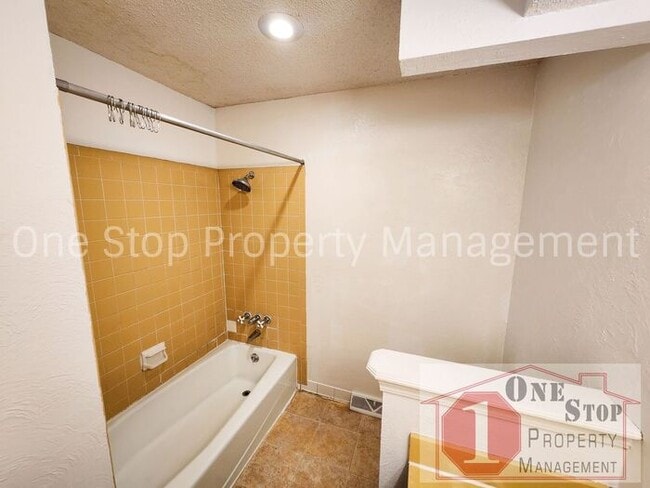 Building Photo - Great 3 bedroom, 2 bath home in Independence!