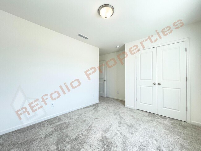 Building Photo - 6117 Oak Psge Dr