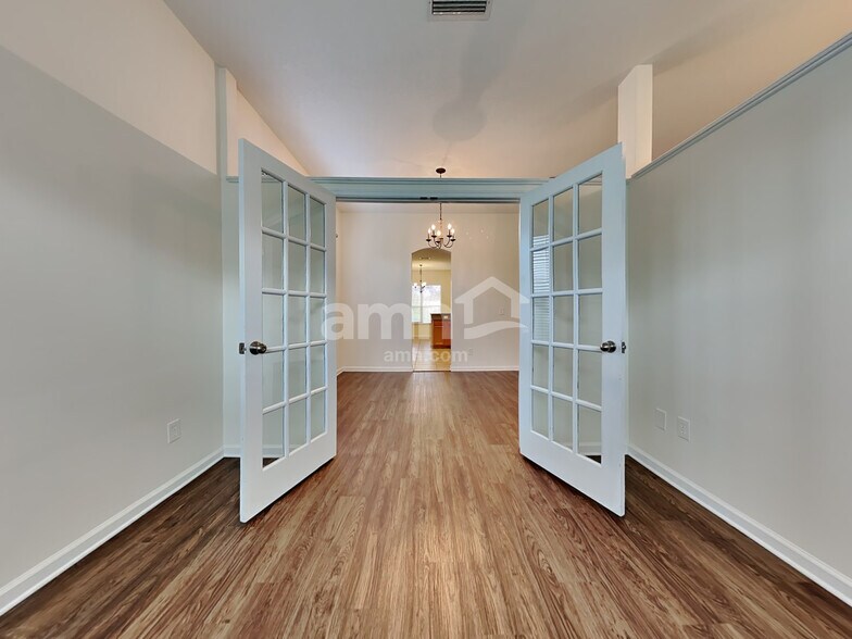 Building Photo - 14136 Fish Eagle Dr E