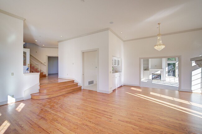 Building Photo - 4bd/4ba Kirkland House