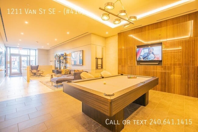 Building Photo - 1211 Van St SE