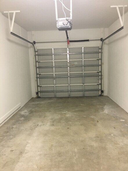 Building Photo - 2543 Creekside Dr