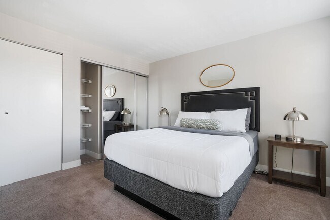 Building Photo - 615 N East St