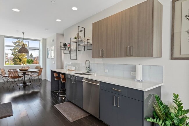 Building Photo - 3Bd/3Ba Seattle Townhouse