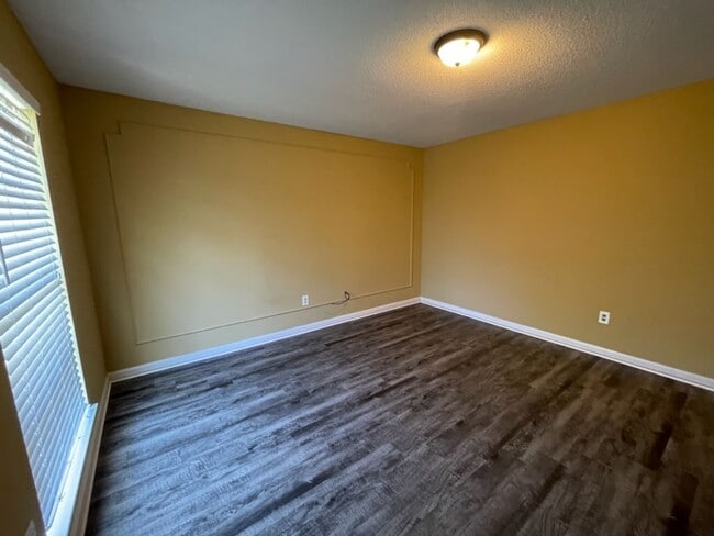 Building Photo - 1757 Custer Dr