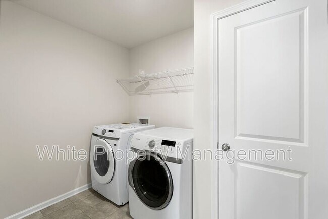 Building Photo - 2039 Morning Gold Dr