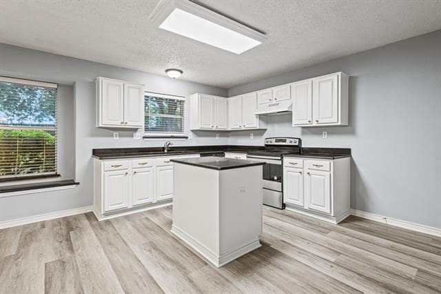 Building Photo - 1604 Lincoln Dr