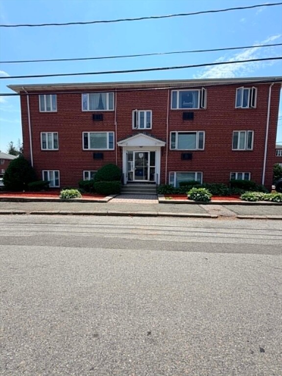 Building Photo - 38 Carey Ave