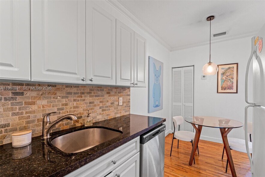 Building Photo - 45 Antilla Ave