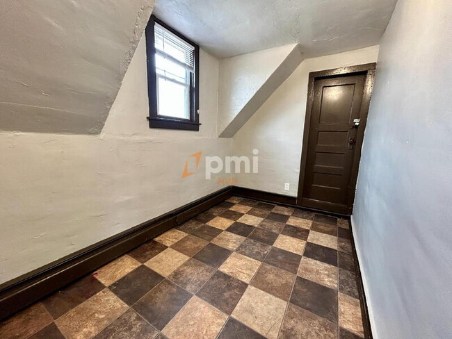 Building Photo - 4030 Pulaski St