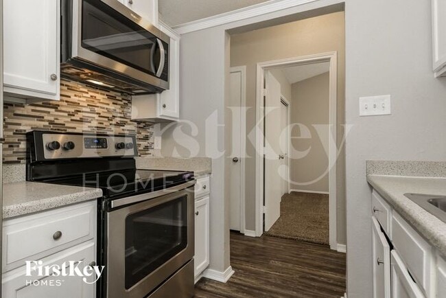 Building Photo - 1705 Wallingford Dr