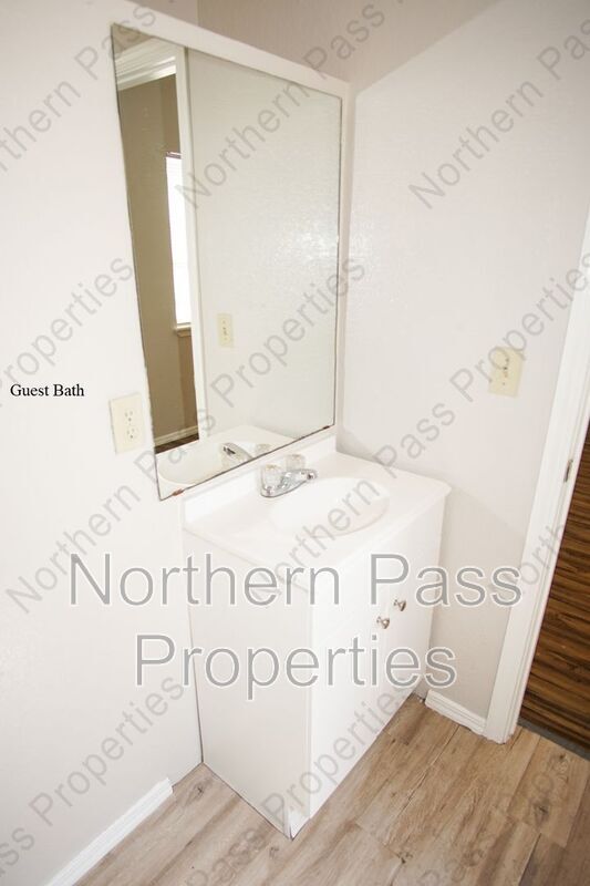 Building Photo - 3403 Pershing Dr