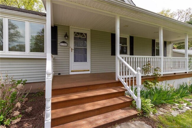 Building Photo - 10 Tanglewood Rd