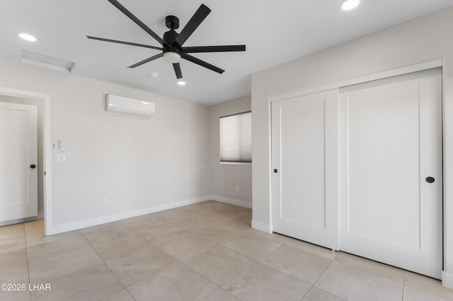 Building Photo - 2150 Lake Havasu Plaza