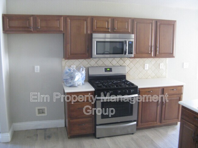 Building Photo - 6084 Camden Cove St