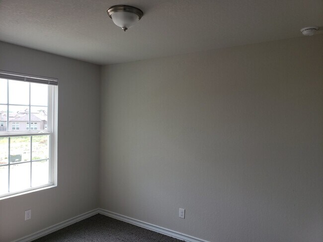 Building Photo - Townhome for rent
