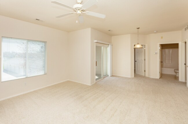 Building Photo - 1340 SE Florence Dr