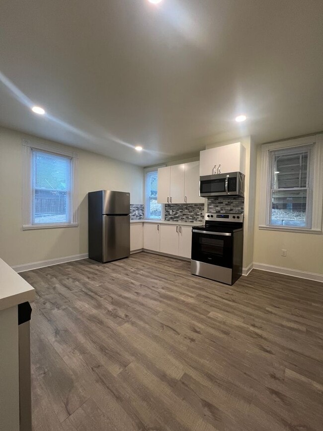 Building Photo - Updated 1BR Apartment Now Available