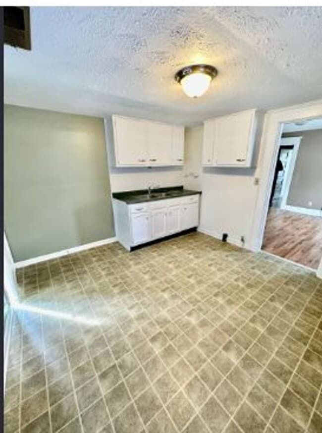 Building Photo - 263 E Loudon Ave