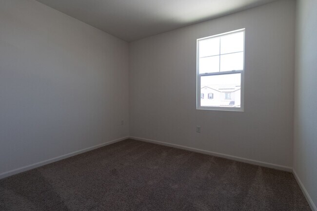 Building Photo - Stunning new home for rent in Manteca!