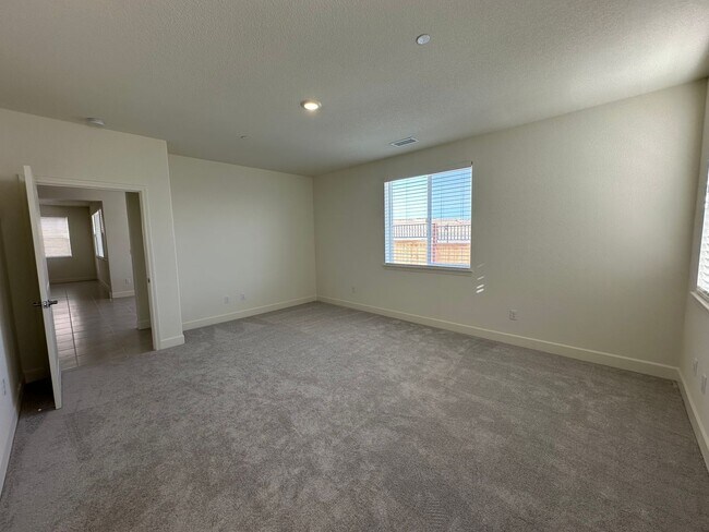 Building Photo - Gorgeous 5 Ridges Home with Spectacular Mountain Views!