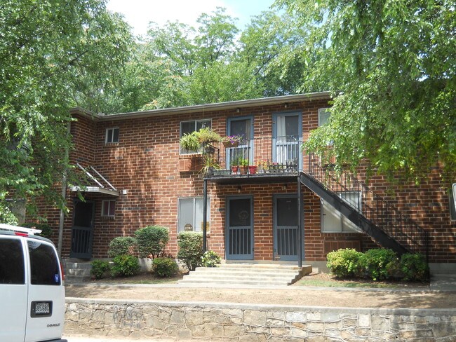 Primary Photo - 657 NE John Wesley Dobbs Ave