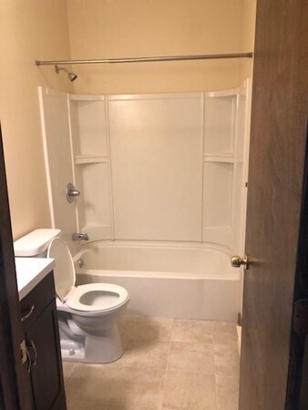 Building Photo - 39 Meadow St