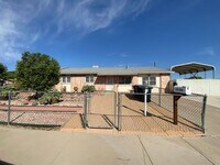 Building Photo - 3 Bedroom Single Story Home Available Near...