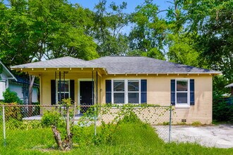 Building Photo - 2969 Myra St