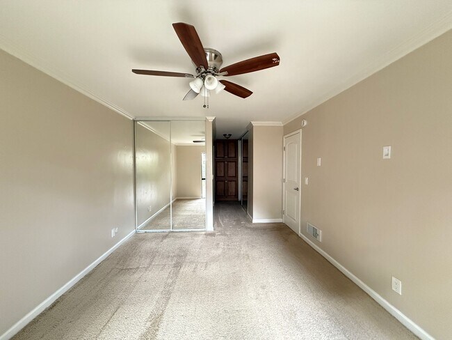 Building Photo - Beautiful 2 bedroom, 2 full bath condo in San Carlos Greens