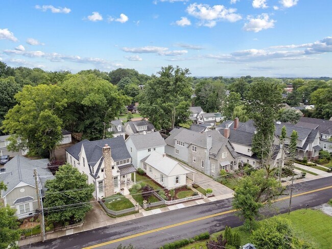 Building Photo - 1226 Adams St