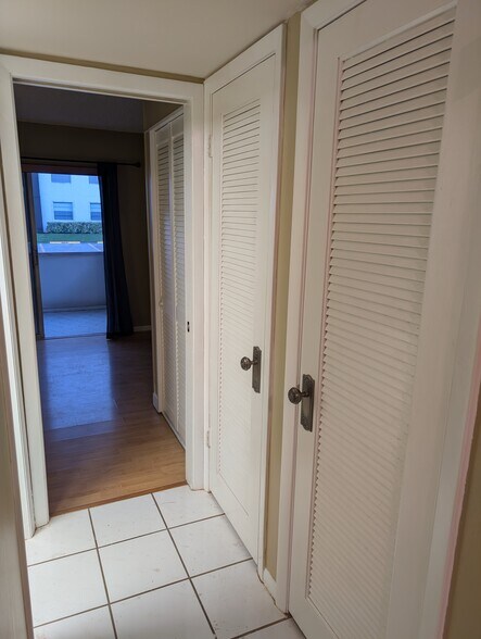 Building Photo - 839 Normandy R