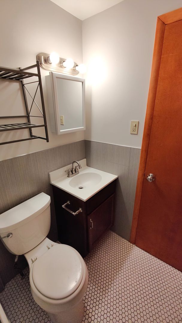 Building Photo - *Recently Updated 1BD/1BA Apartment Available in Brentwood*