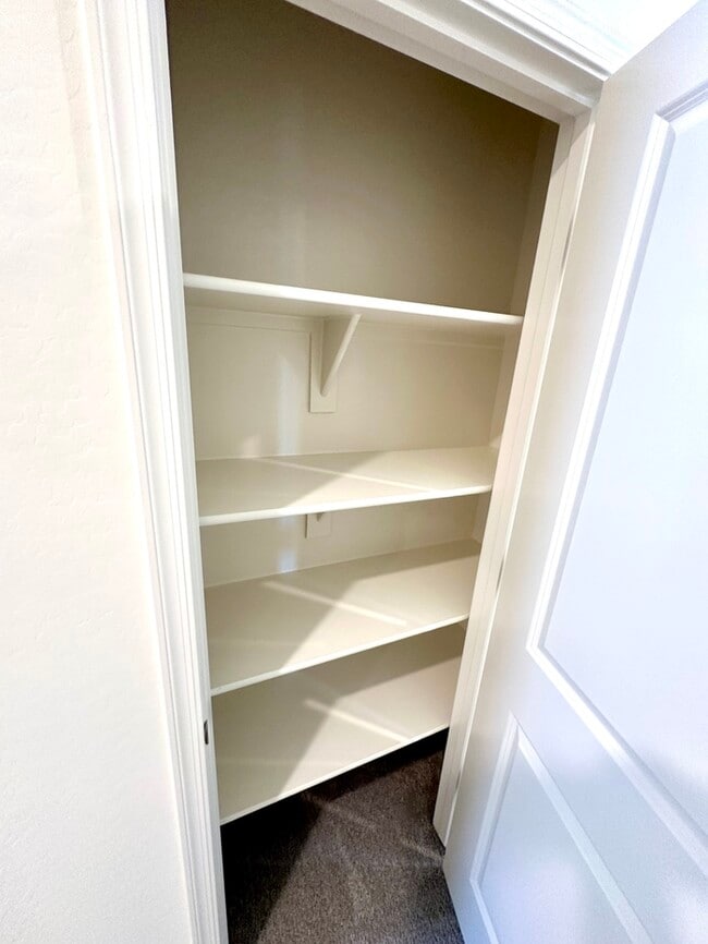 Building Photo - Beautiful new home in Bella Vista Farms, San Tan Valley! 9' ceilings, tile floors, granite counte...