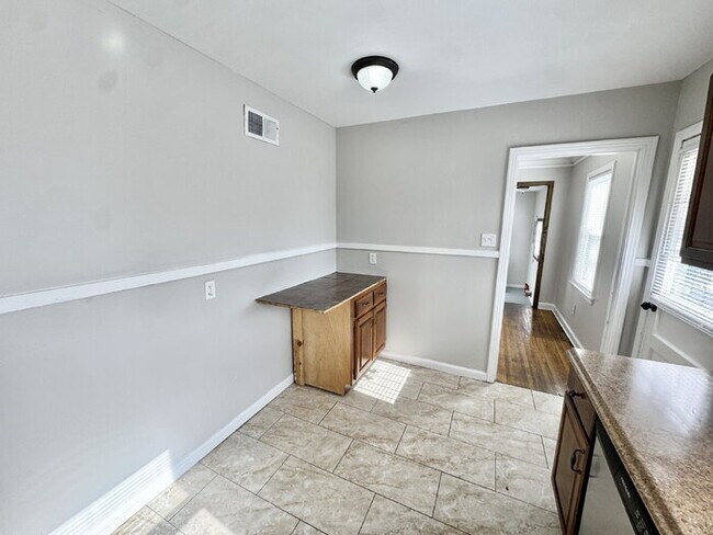 Building Photo - 1051 Mosby Rd