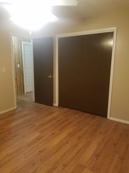 Building Photo - 105 College Park Ct