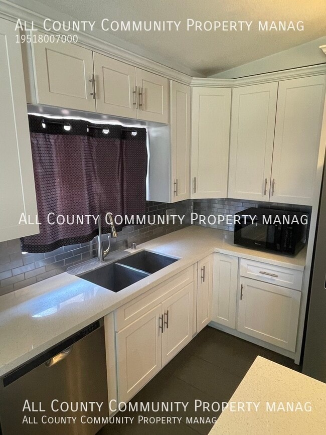 Building Photo - 16334 Lawnwood St