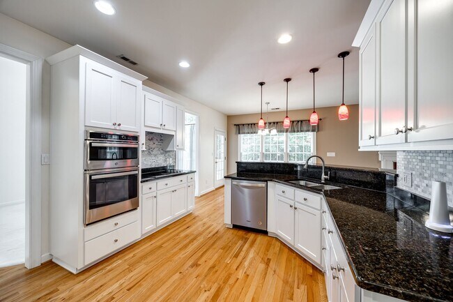 Building Photo - Exceptional 4 Bedroom Ranch in Steele Creek!