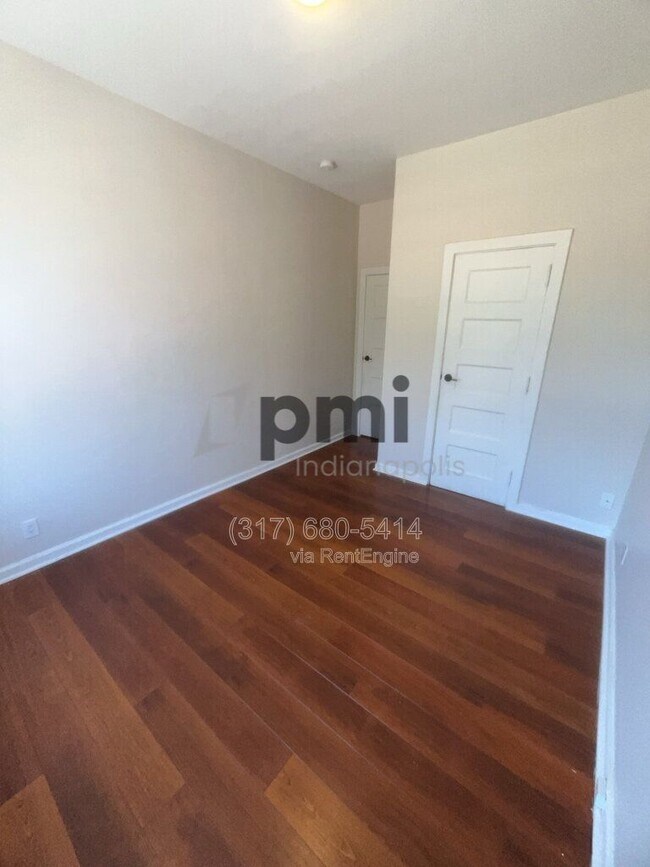 Building Photo - 402 N Delaware St