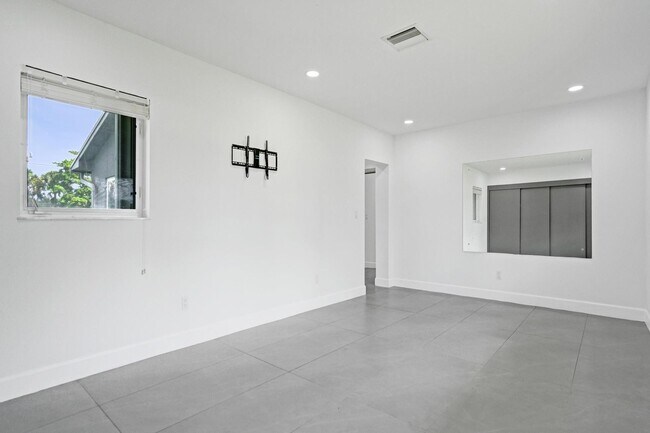 Building Photo - 6700 E Tropical Way