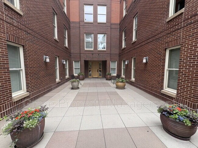 Building Photo - 1630 N Clarkson St
