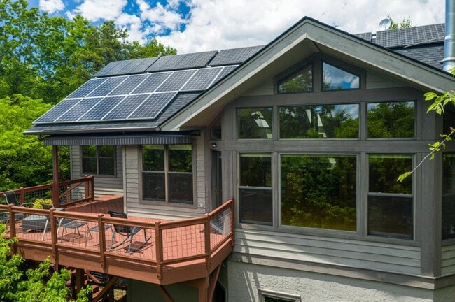 Building Photo - 348 Winding Ridge