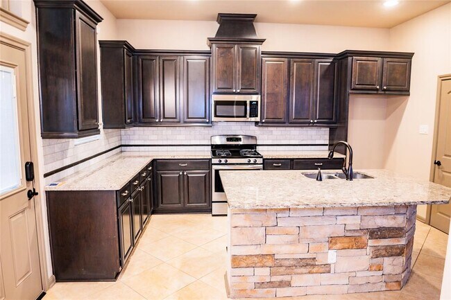Building Photo - 211 Cheswood Forest Pl