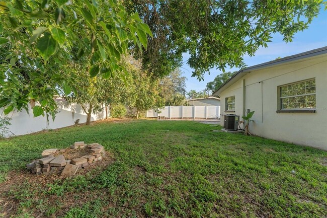 Building Photo - 2112 Ranchita Trail