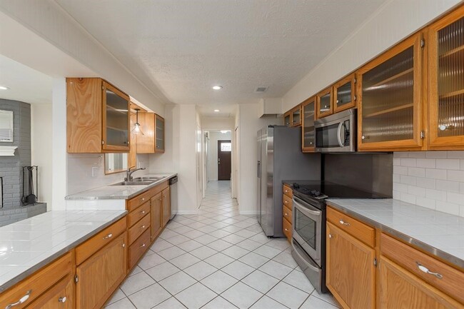 Building Photo - 20357 Fieldtree Dr