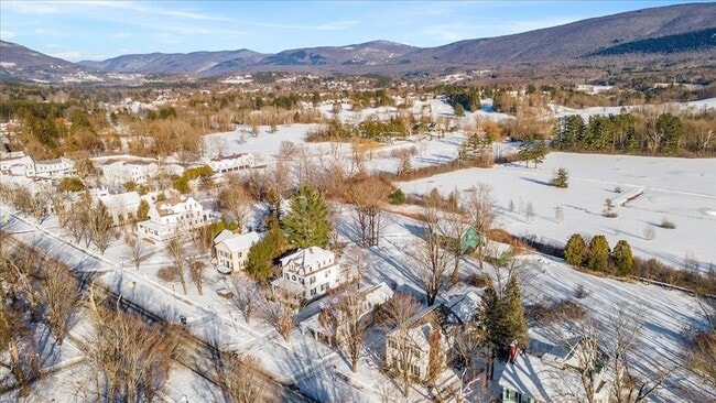 Building Photo - 3436 Main St