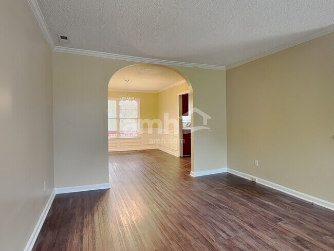 Building Photo - 601 Crossing Dr