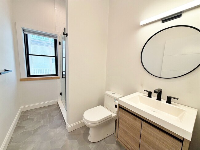 Building Photo - 182 Webster St